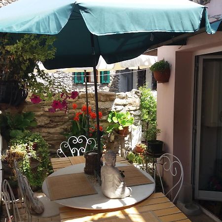 Casa Med Holiday Home Isolabona Bagian luar foto