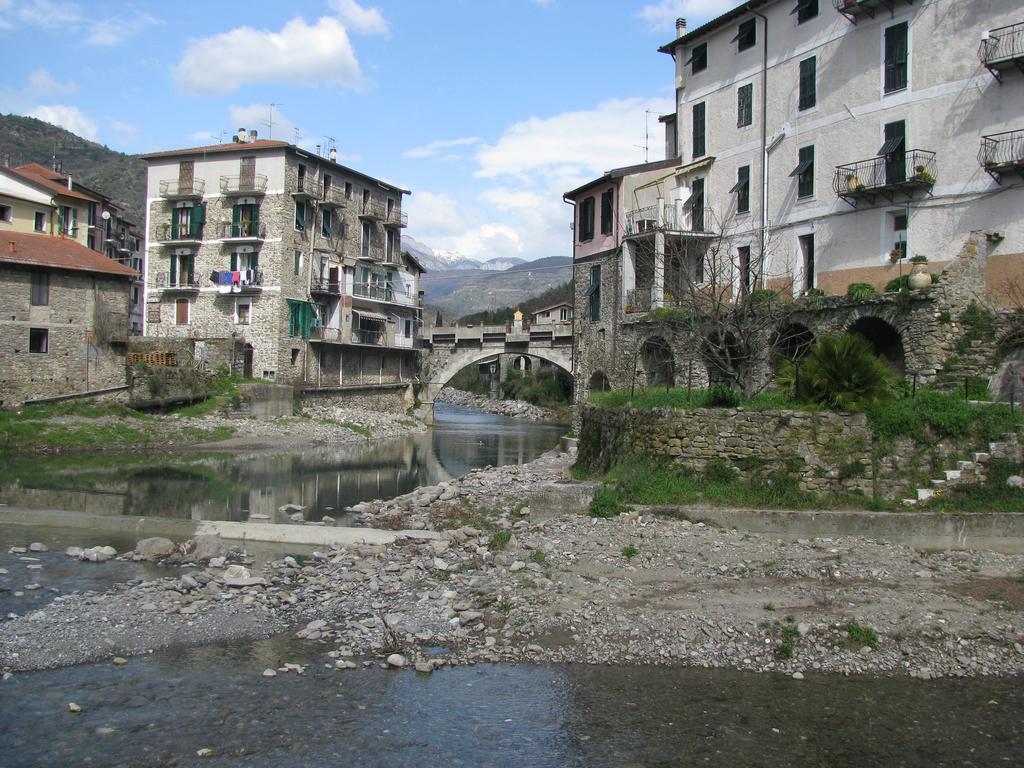 Casa Med Holiday Home Isolabona Bagian luar foto