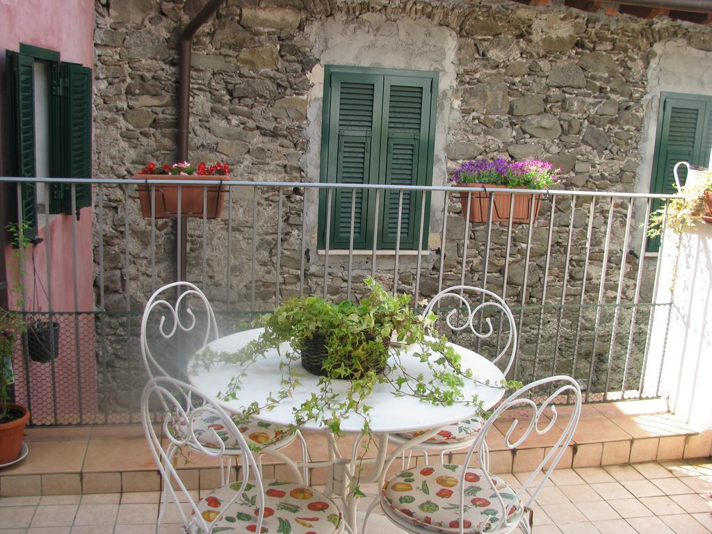 Casa Med Holiday Home Isolabona Bagian luar foto
